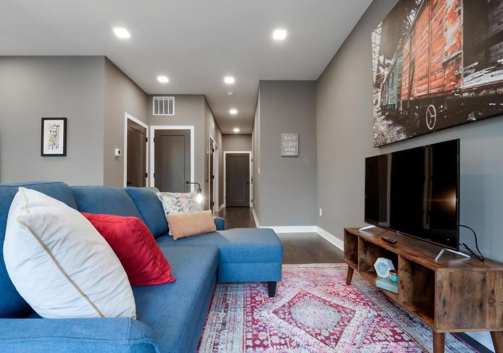 Ohio City Apartment | Luxury Condo 10 Minutes from First Energy Stadium E6
