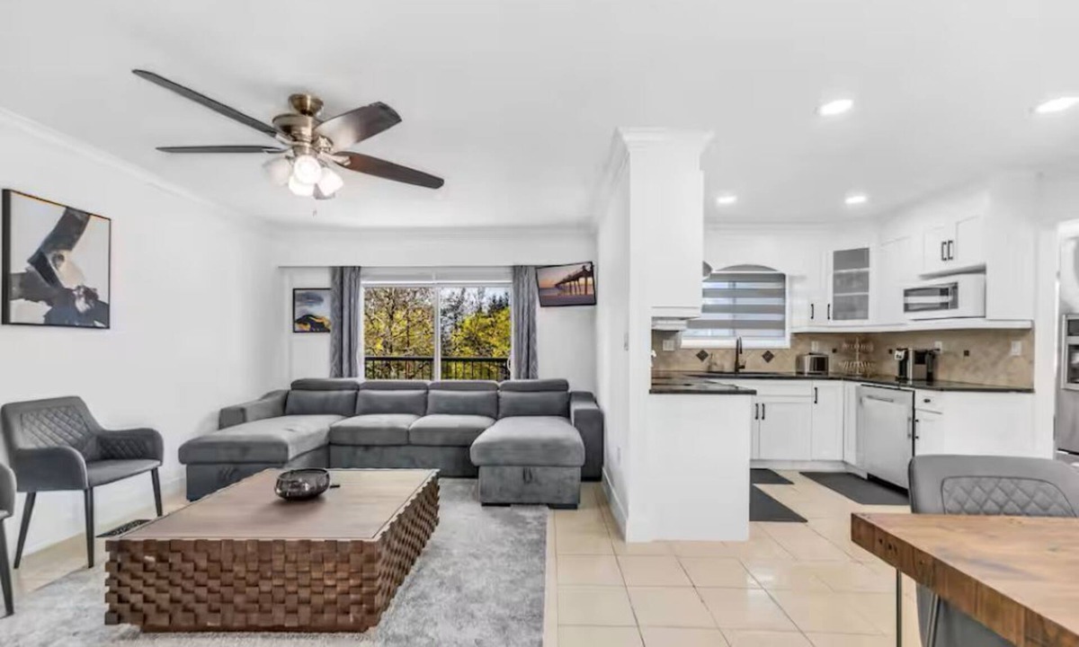 Delta House | Luxury Delta House 5 Bedroom 7 Beds