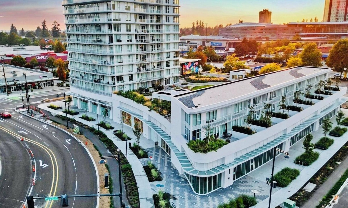 Surrey Condo | Luxury Downtown Townhome with View