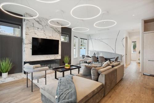 Davie Village House | Luxury Downtown Vancouver Home Near Sunset Beach with Parking