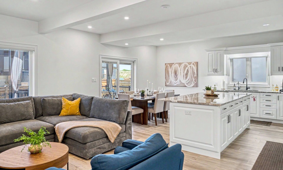 Thorold House | Luxury Family Home w/Chef's Kitchen Near Falls