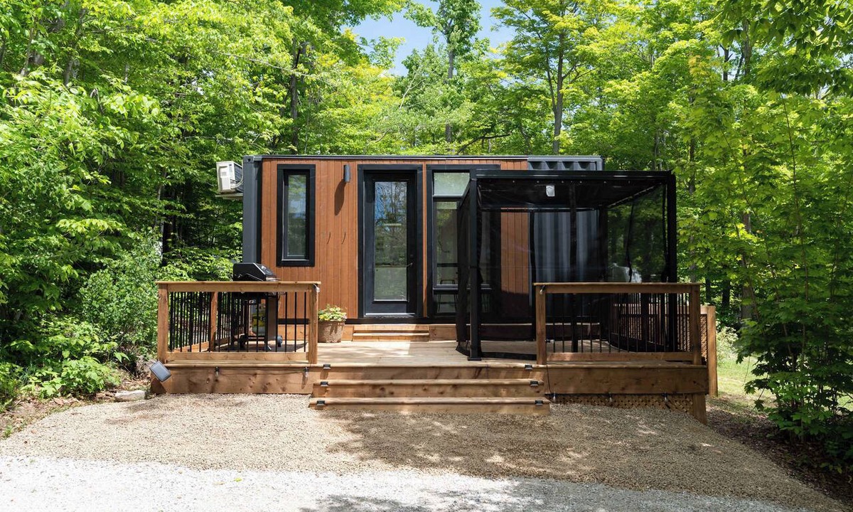 Miller Lake House | Luxury Tiny Home with Spa Access near Tobermory