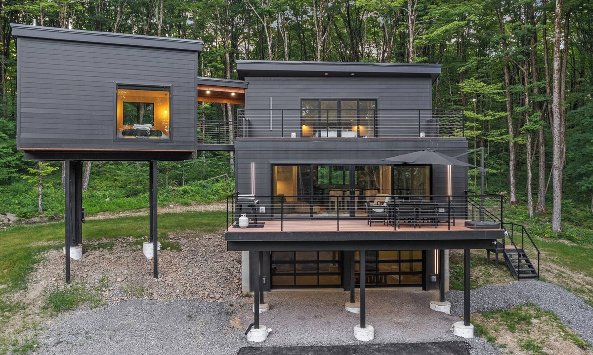 Salamanca House | Luxury tree house inspired house located 5 miles from Ellicottville, NY