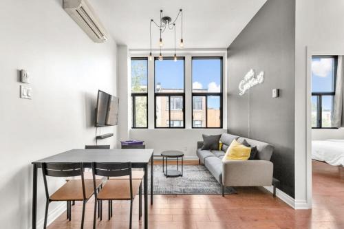 Milton Park Apartment | M11 The Simpsons Suite 3BR in The Heart of MTL