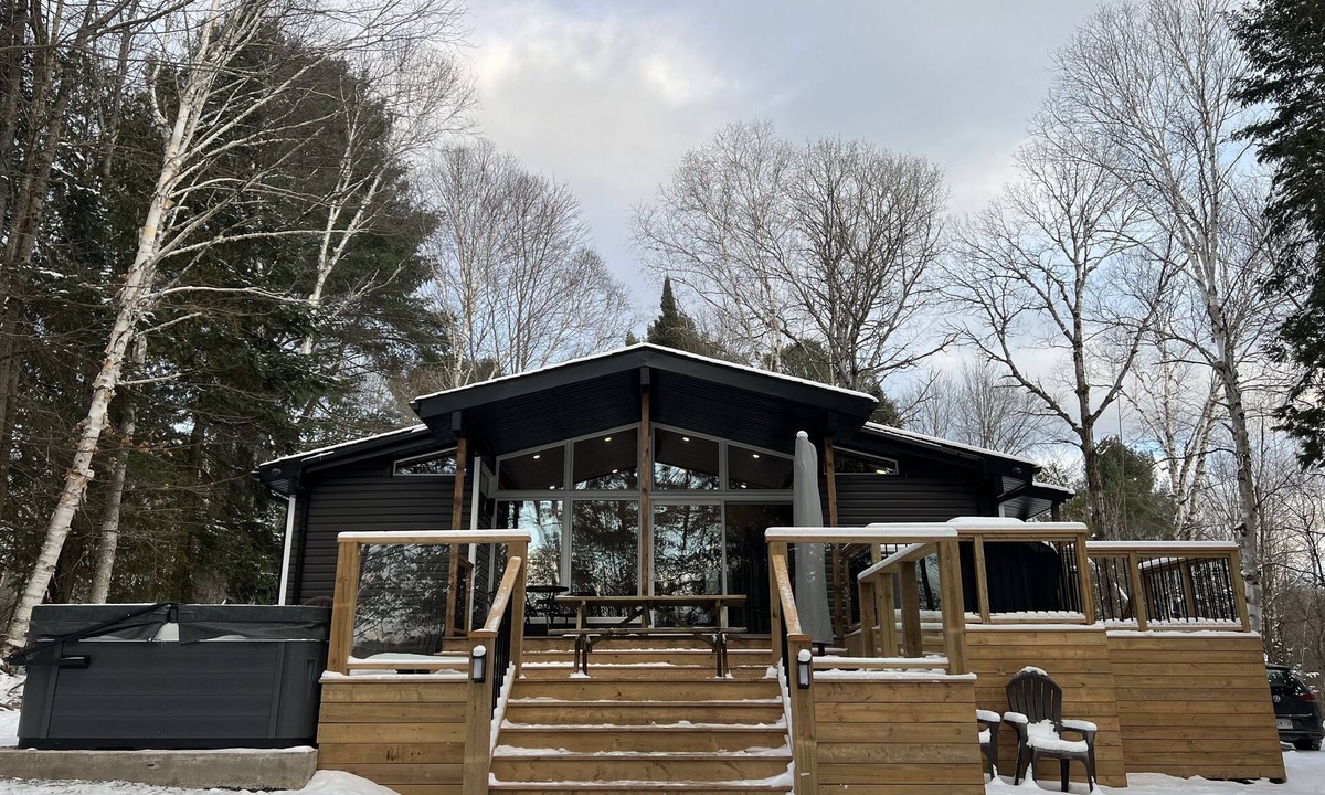 Minden Hills Cottage | Mac's Hideaway Lakeside -3bdr, dog friendlycottage, w/hot tub