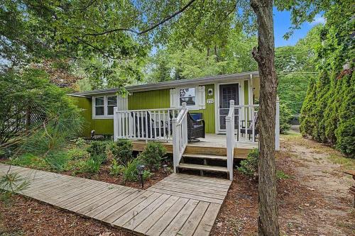 Saugatuck Villa | Maple Ridge Green Cottage HOT TUB