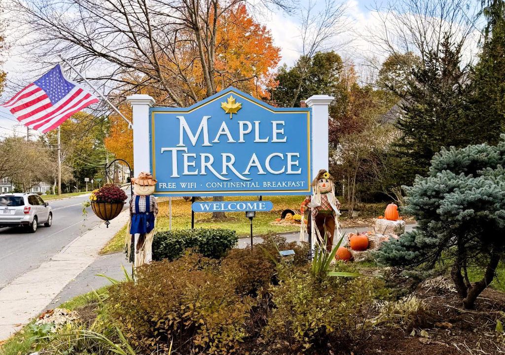 Williamstown Hotel | Maple Terrace