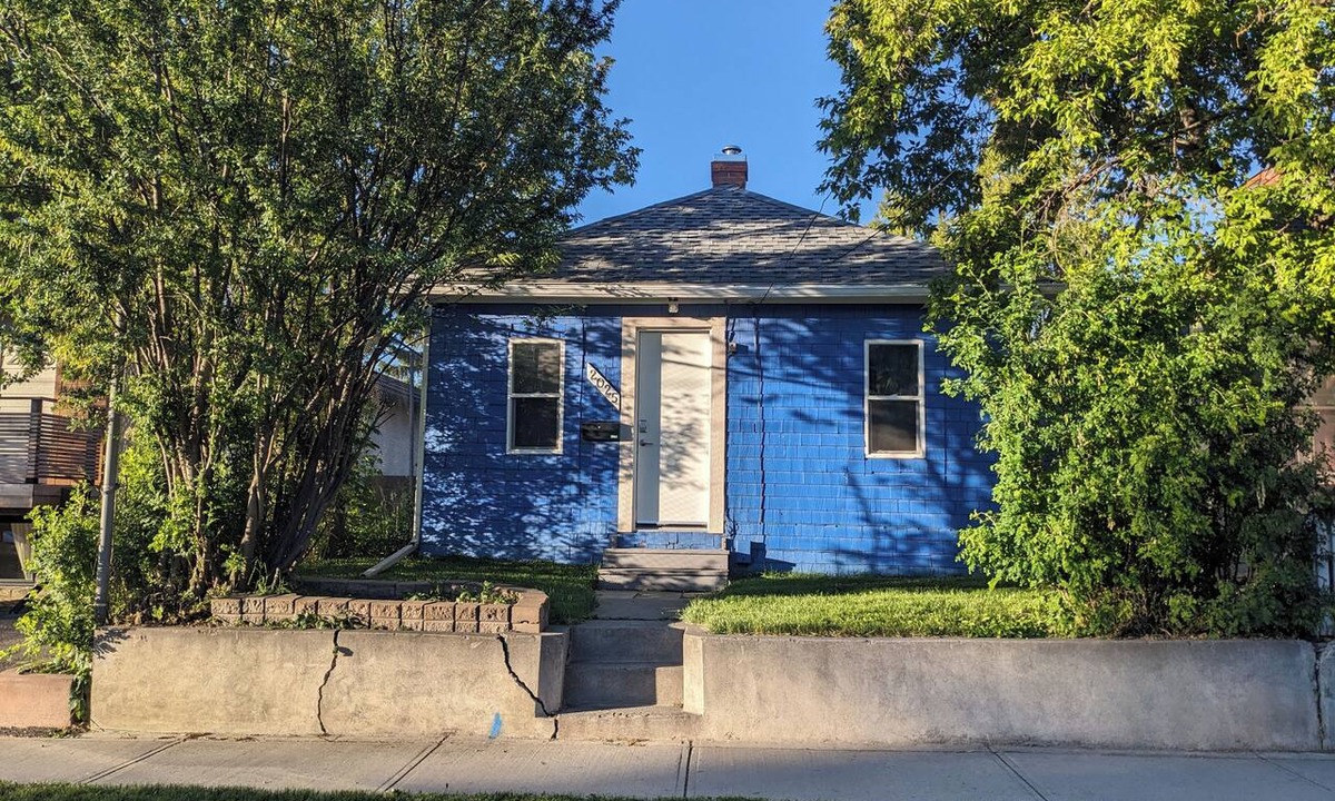 Marda Loop House | Marda Loop Blue Bungalow
