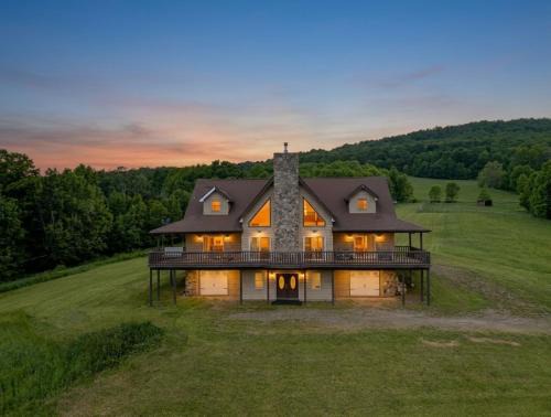 Stamford House | Massive 6BR 5BA Country Home with Central AC