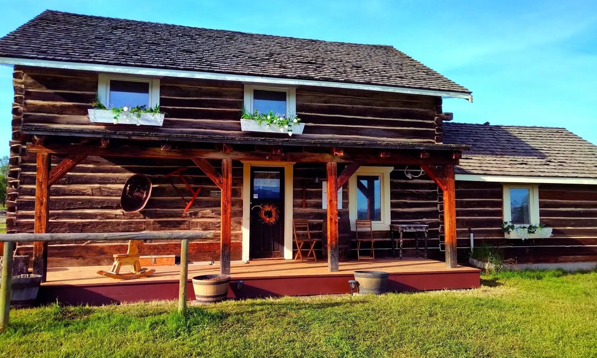 Clinton House | Meadow Lake Roadhouse