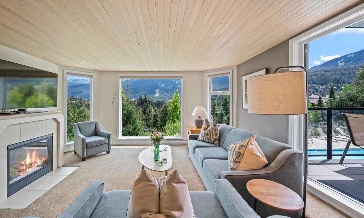 Blueberry Hill Apartment | Million dollar views.