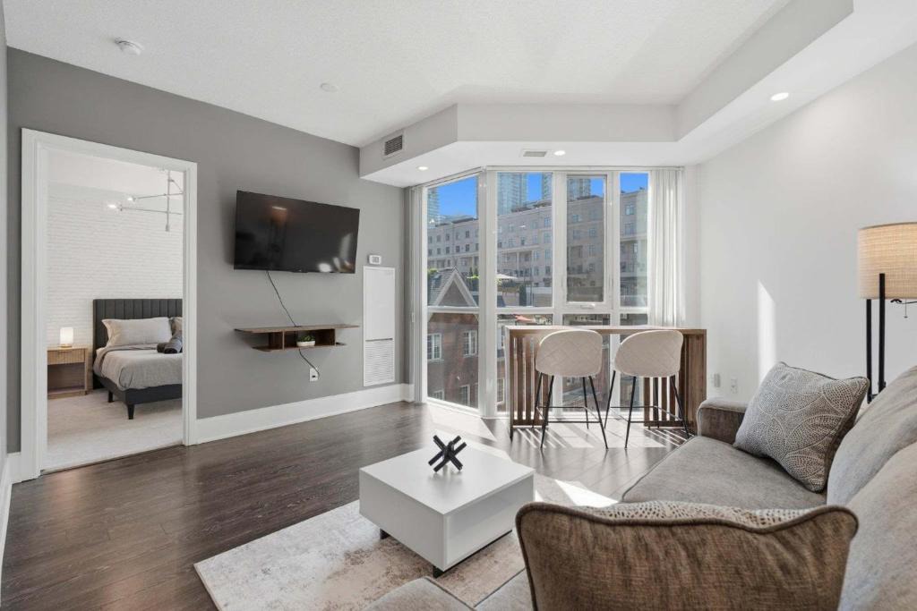 Wellington Place House | Modern 1BR - Walk to CN Tower - Sleeps 4
