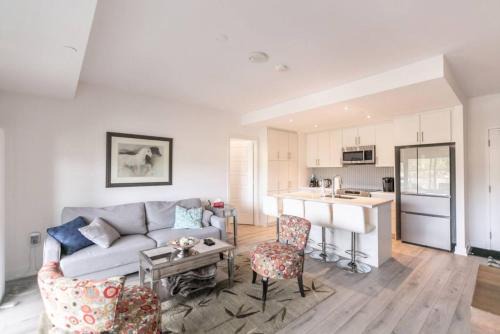 Innisfil Apartment | Modern 2BR Getaway with Balcony, BBQ and Parking