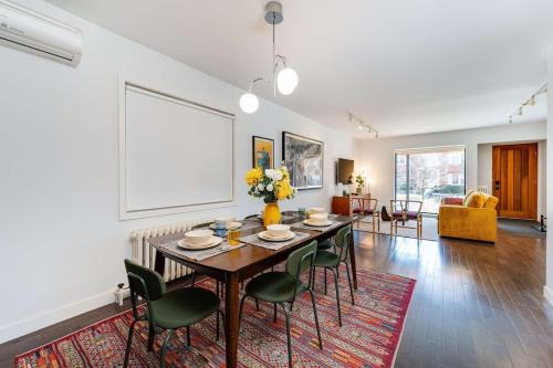 Lawrence Park South Apartment | Modern 2BR House, Cozy, Family-Friendly & Central