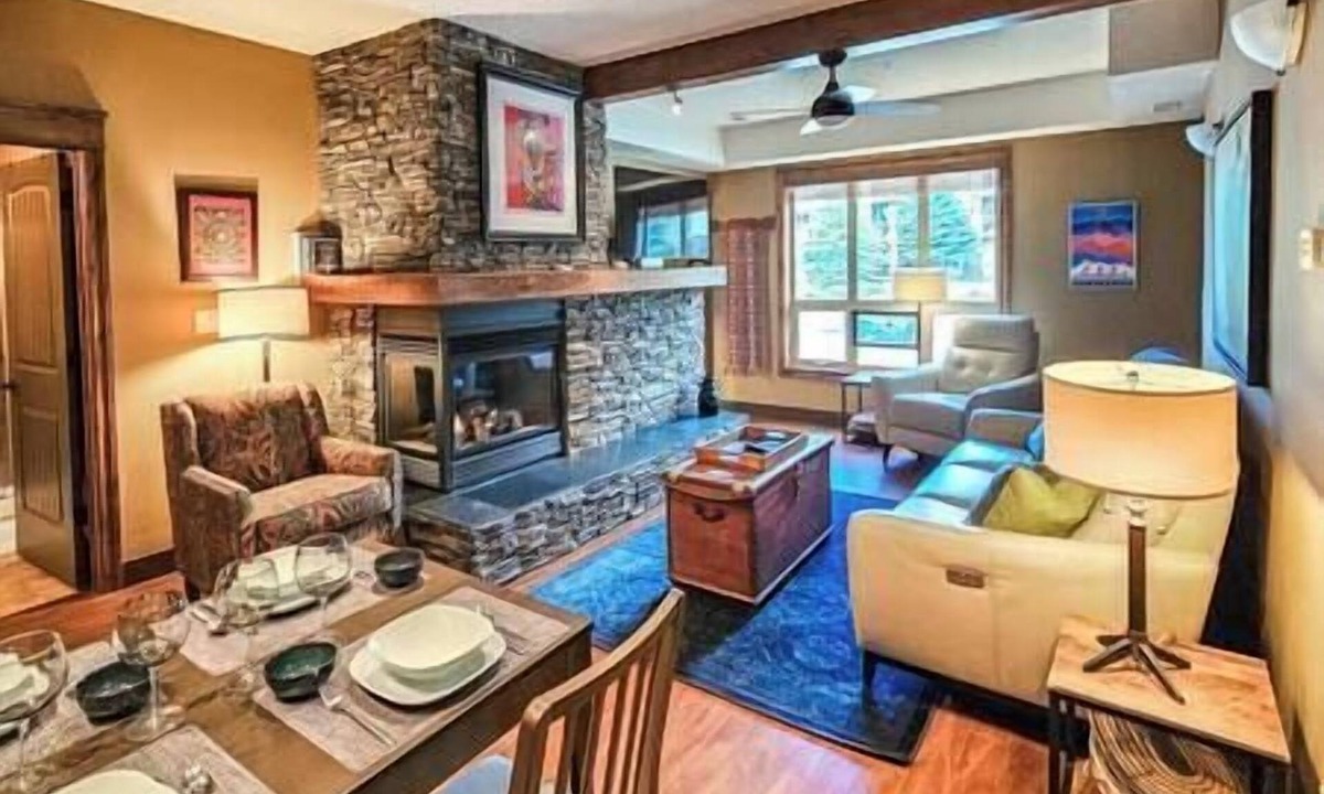 Radium Hot Springs Apartment | Modern 2BR - Scenic Balcony Views - Hot tub - Pool