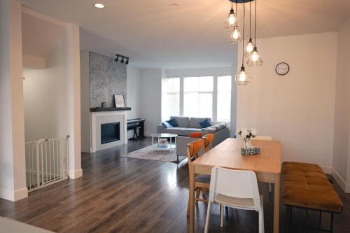 Yorkson House | Modern 3 bedroom duplex home in Langley