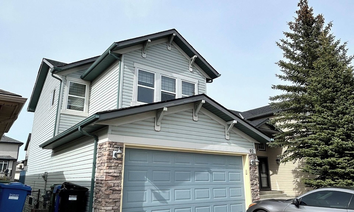 Panorama Hills House | Modern 3BR Panorama Home | Garage | Near YYC