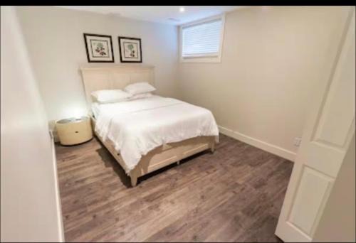 London House | Modern Cozy Executive Suite with Private Entrance