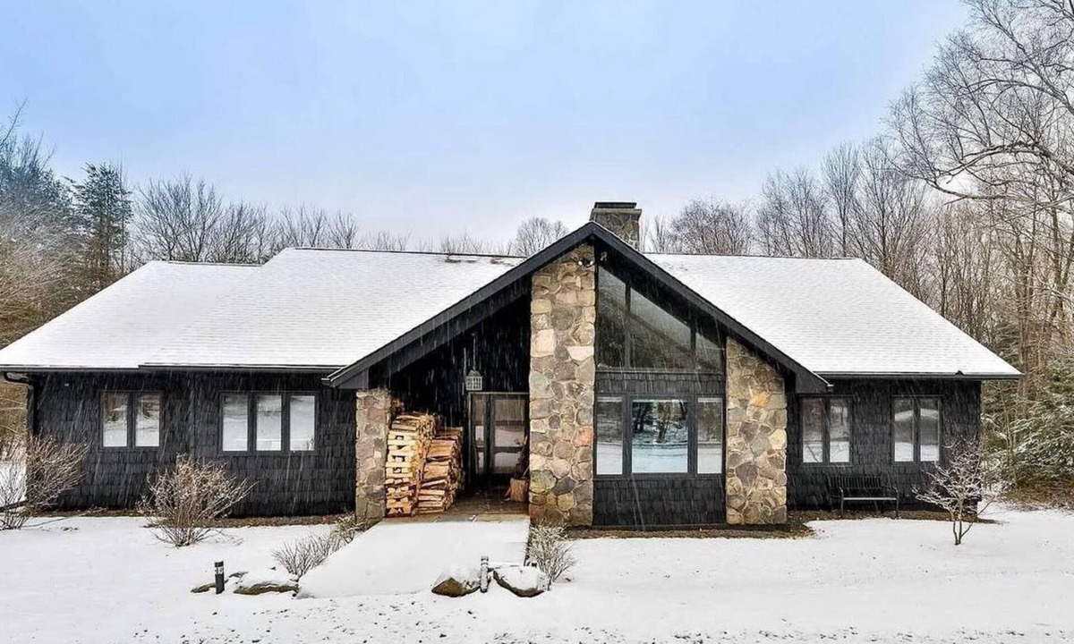 Windham House | Modern Forest Retreat with Hot Tub and Sauna - Entire Magda Cabin XL!
