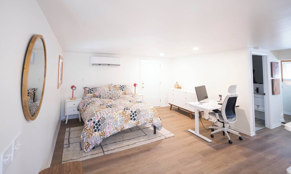 Bryant Pattengill East Apartment | Modern home in the oaks