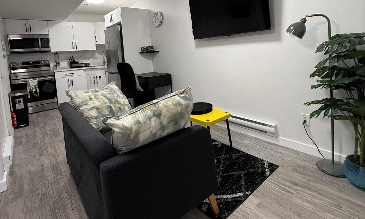 Regina House | Modern Private Suite in Regina w/Separate Entrance