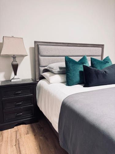 West Side House | Modern Queen Room Private Ensuite Vancouver West