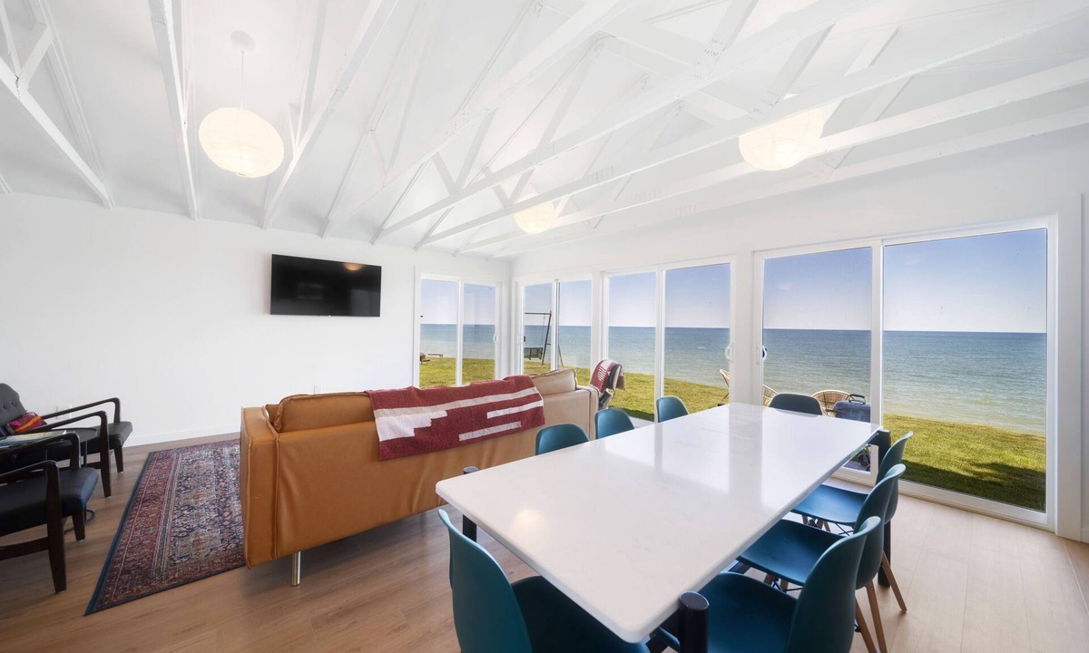 Geneva Cottage | Modern Waterfront Stay - Stunning Lake Views