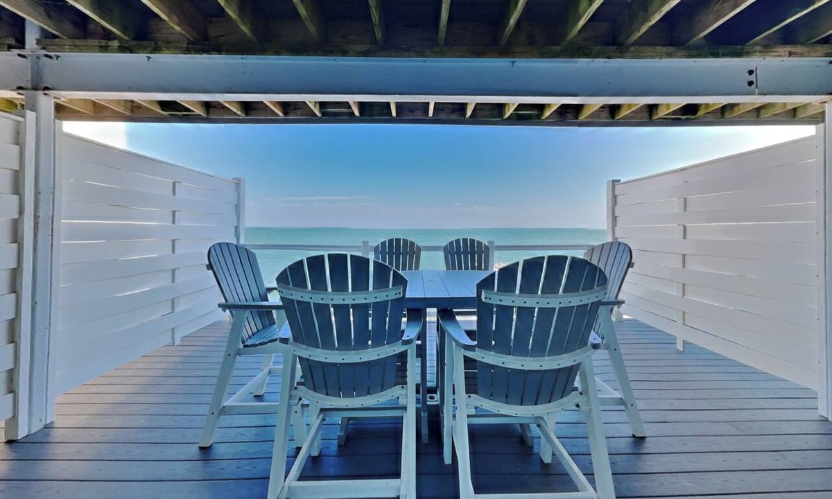 Put-in-Bay Condo | Morning Coffee, Endless Water Views | 12 ppl| C107