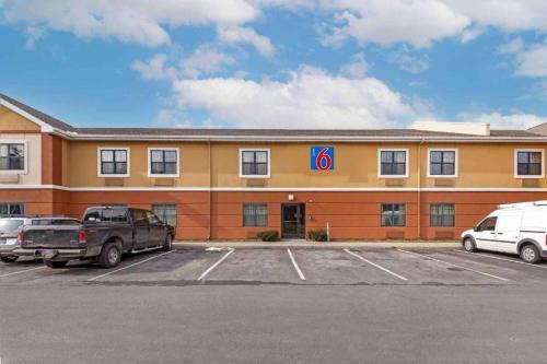 North Greece Hotel | Motel 6 Suites Rochester Greece, NY