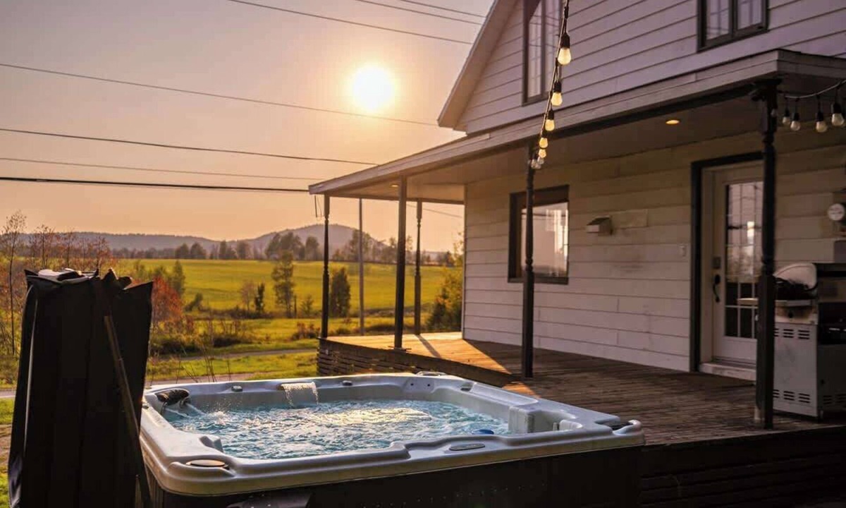 Saint-Leonard-de-Portneuf House | Mountain Chalet: Hot Tub, Fire Pit & Views