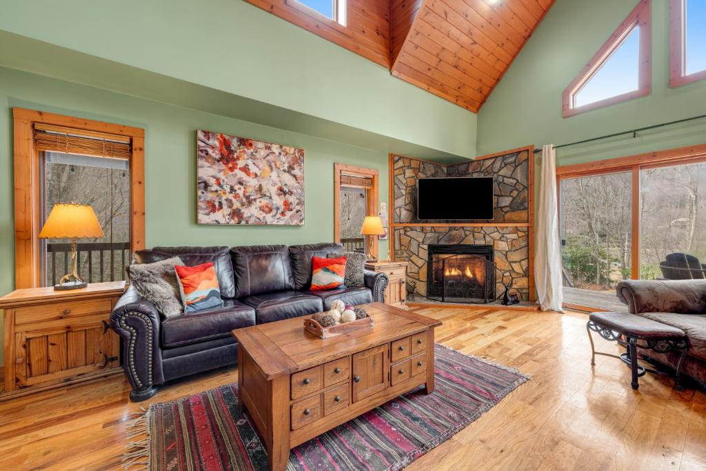 Charter Hills House | Mountain Waves