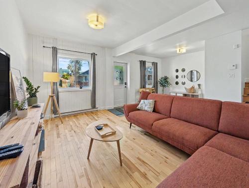 Greenfield Park House | Muray 4BR family home Private Garden 15 mins to Downtown