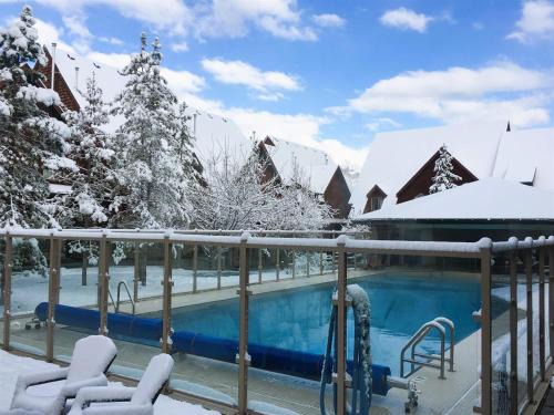 Canmore House | Mystic Springs Chalets managed by Little Sister Getaways