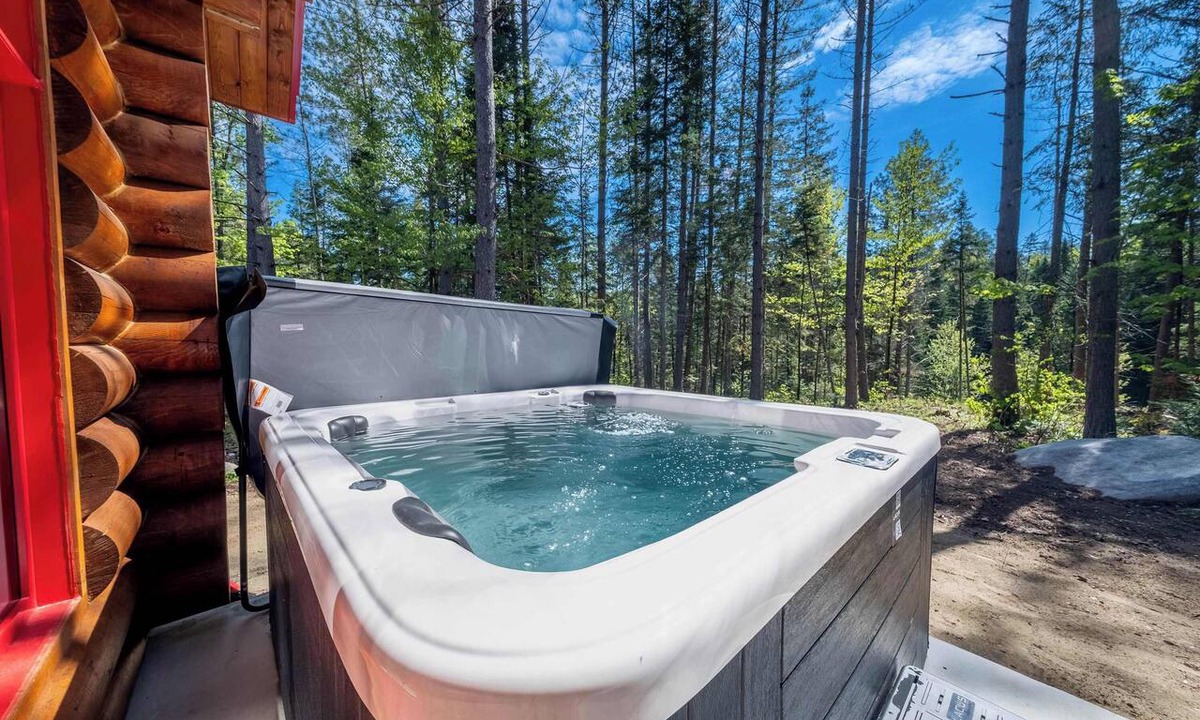 Mauricie Ski Chalet | Nature, River & Spa | Les Pins de Mékinac