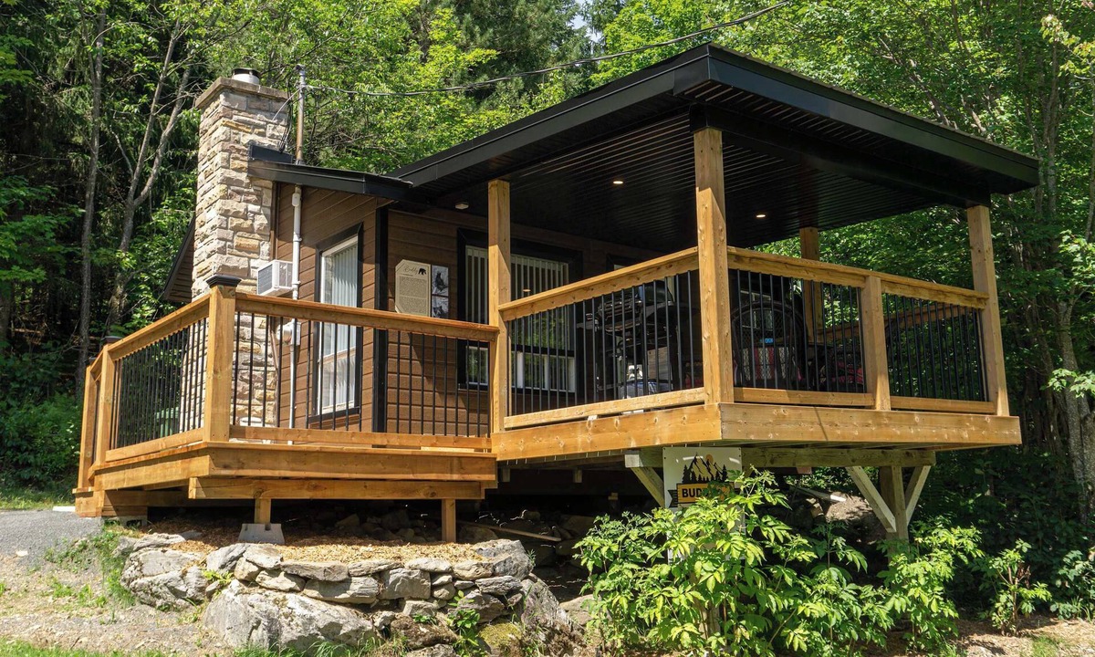 Frampton Ski Chalet | Nature Escape and Miller Zoo | Buddy Shack