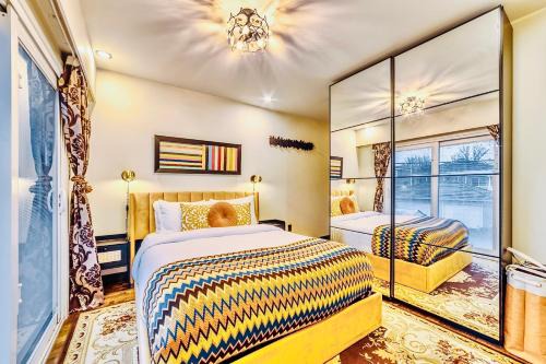 Knight House | Neocolonial Nouveau Kensington Vacation Home