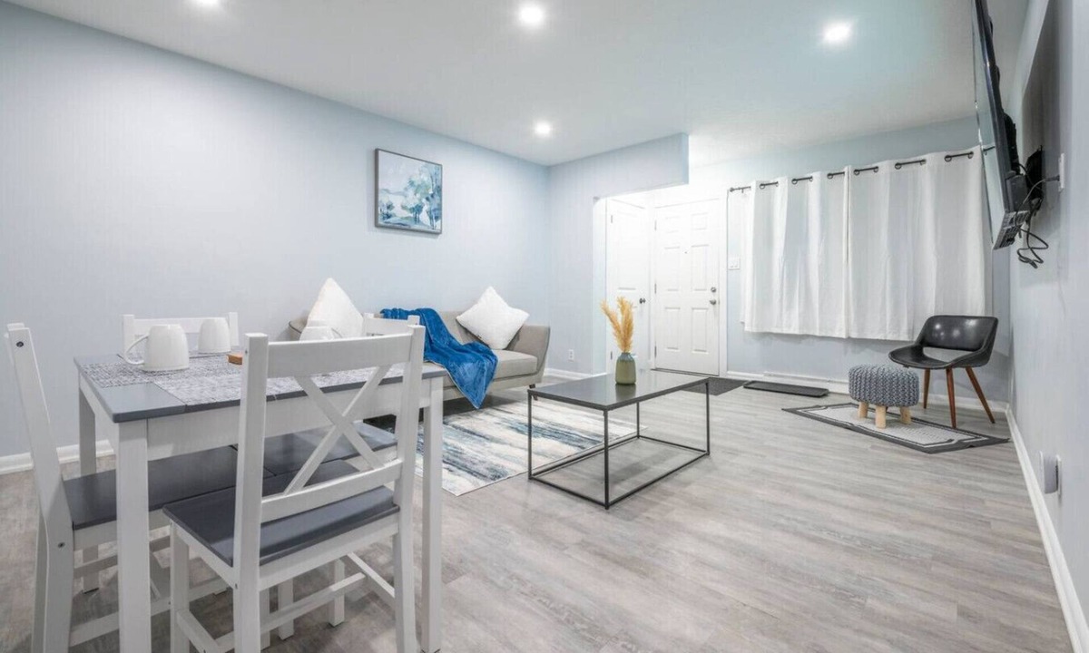 Highland Park House | New 2BR | Near YYC Airport & Downtown - 4408 – UP