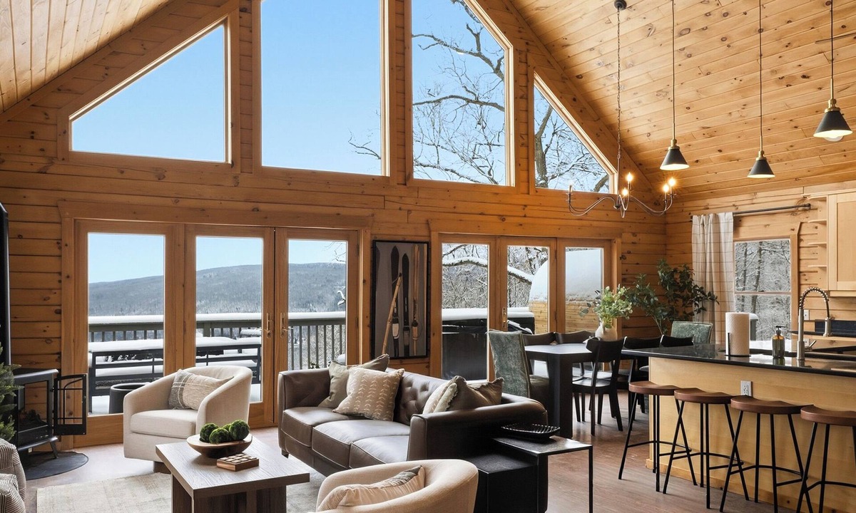 Naples Ski Chalet | NEW! Hot-Tub, Sauna, Mins to Bristol MTN Ski Resort.