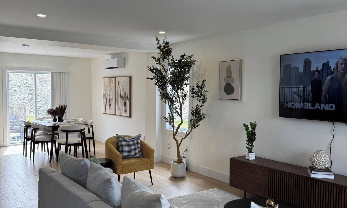 St. John's House | New Luxury 3-Bedroom Getaway| Parking| Patio