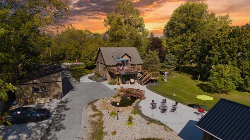 Morpeth Villa | New Luxury Farmhouse Getaway!