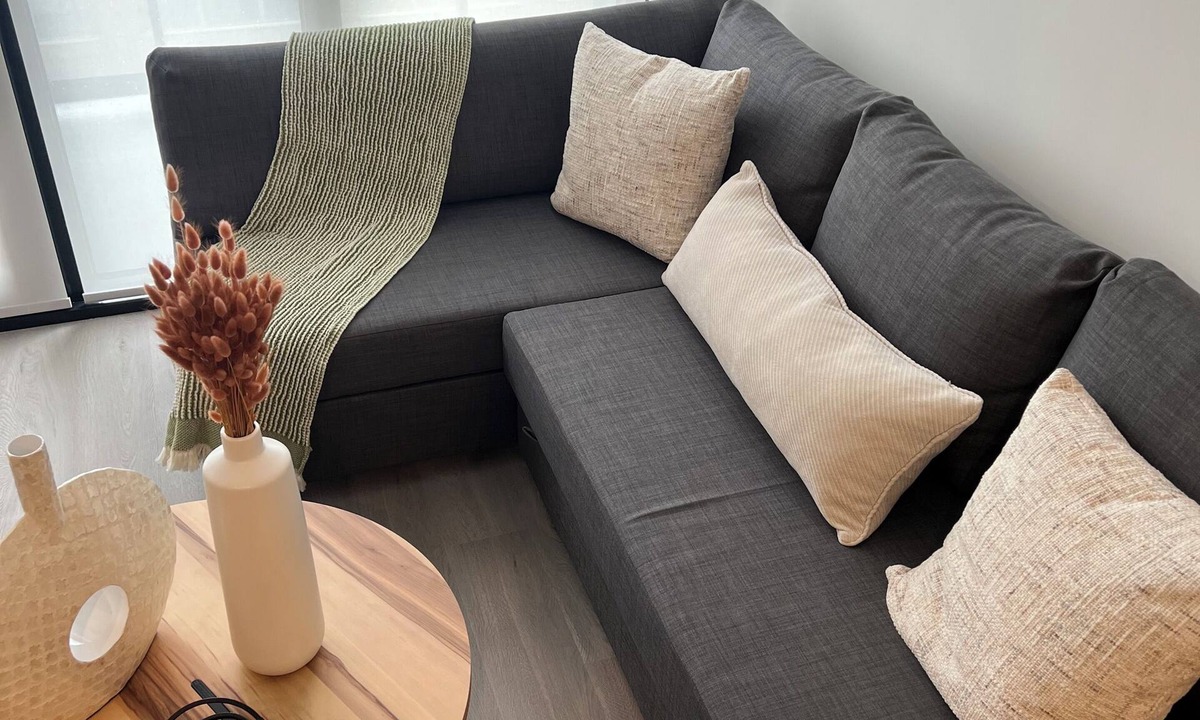 Bayview Village Condo | New modern 1BR suite condo near Bayview Village