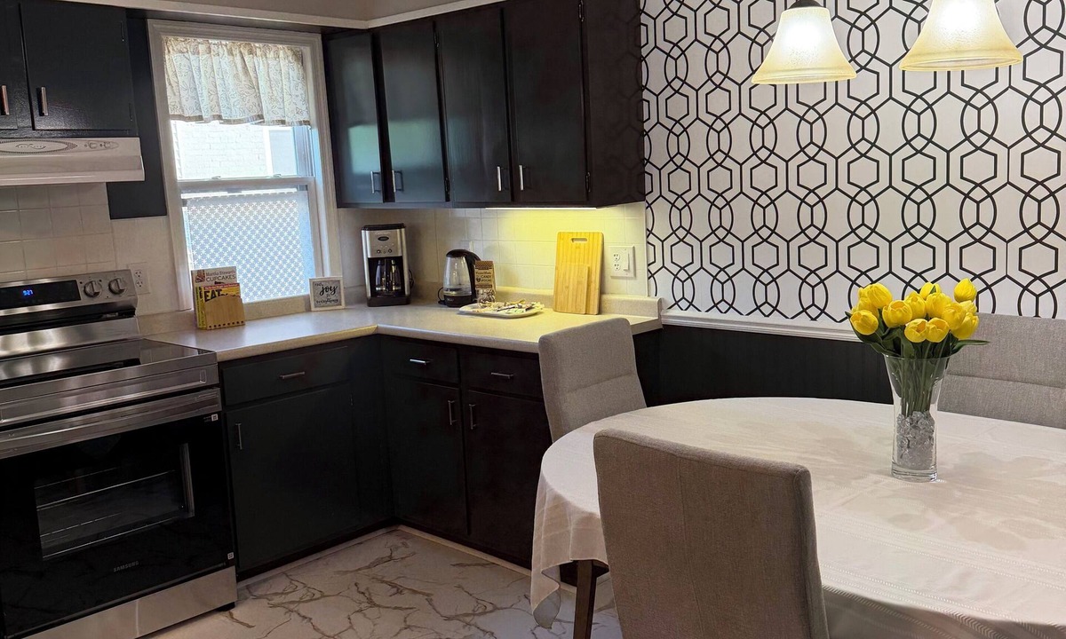 Oneida House | New Remodel 3-bedroom flat in Oneida, NY with over 1,200+ square feet