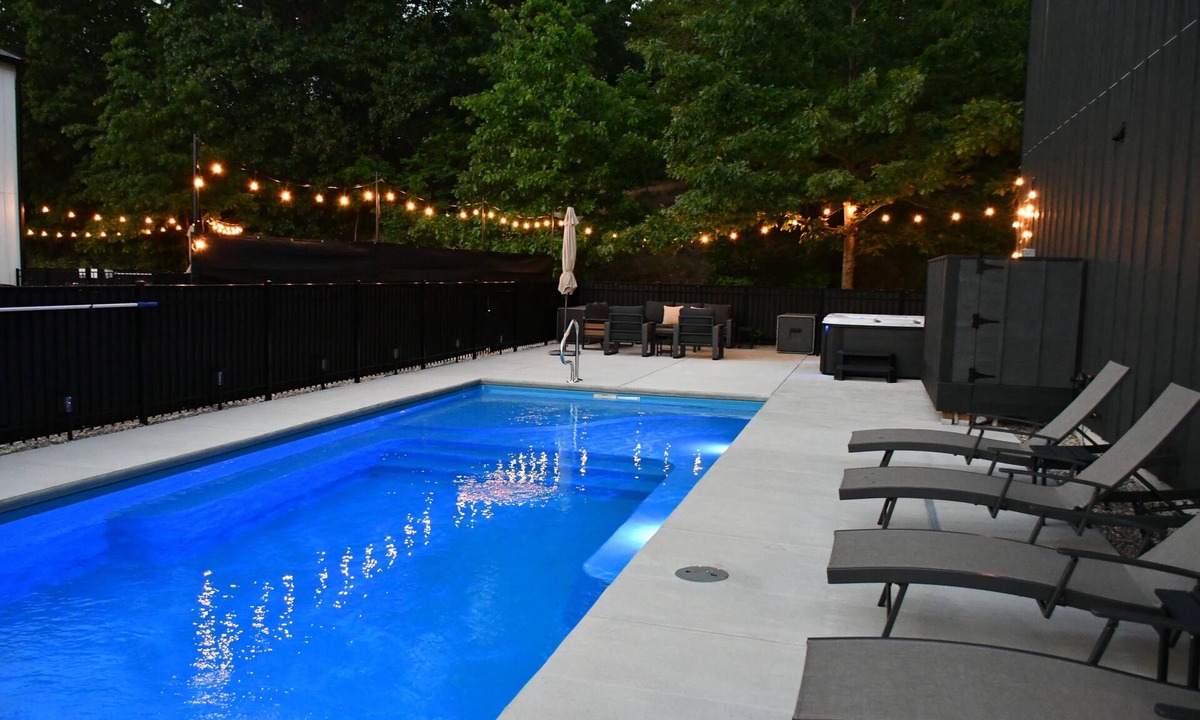 Stevensville House | Newly built luxury retreat with Heated Pool,Hot Tub, Near Beaches & Wineries