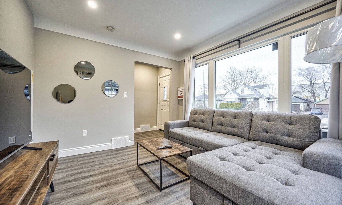 Niagara Falls House | Newly Relax Inn Walk to Falls
