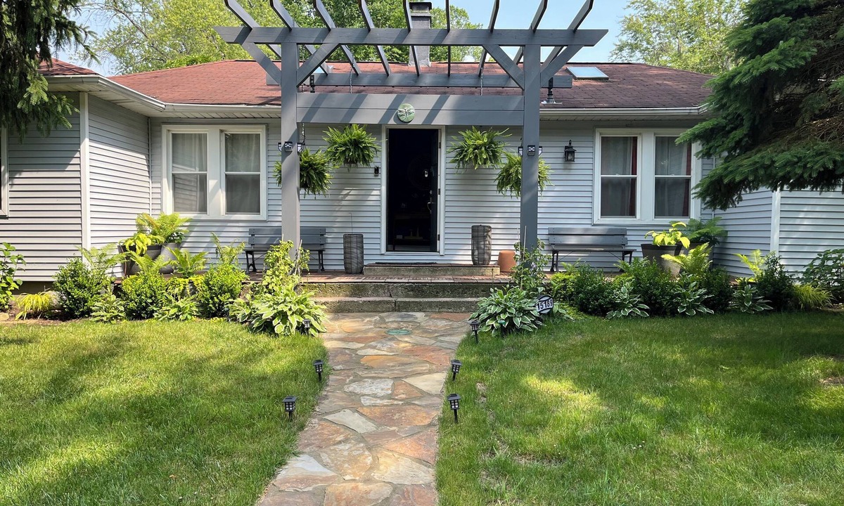 Lakeside Cottage | Newly Remodeled 2bd cottage