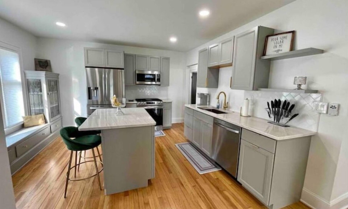 Kamm's Corners Apartment | Newly remodeled - Close to airport - 3br, 1 ba