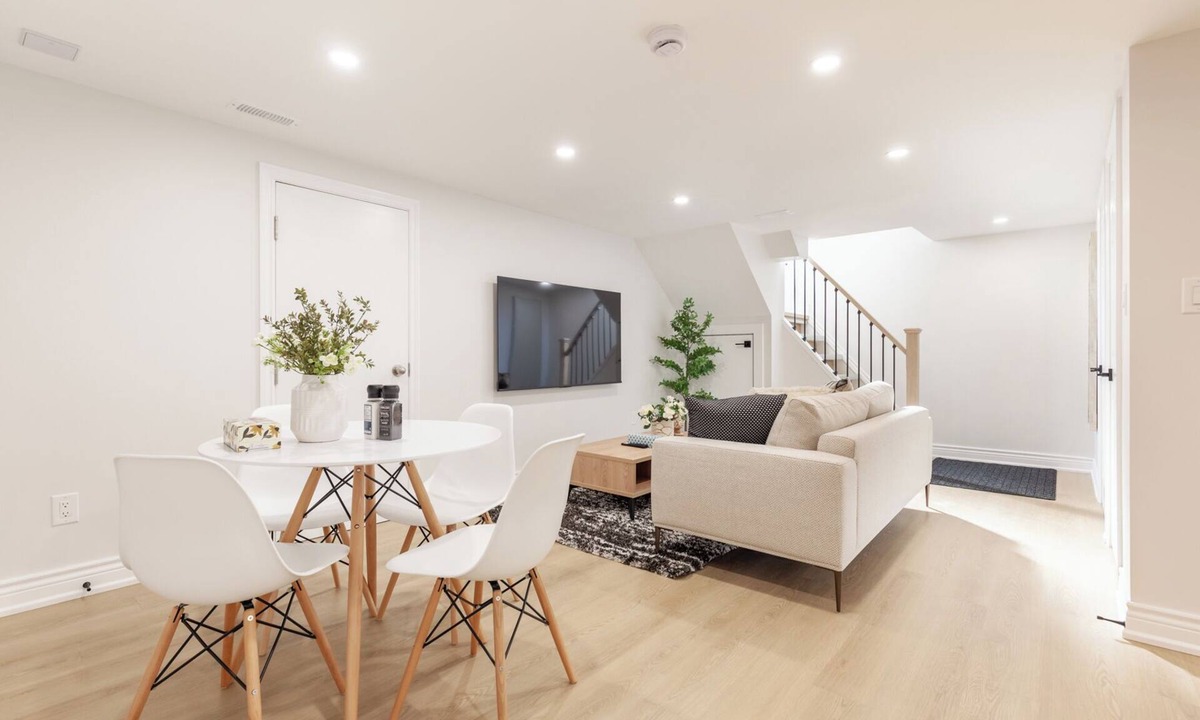 Richmond Hill House | Newly Renovated 2-bedroom Lower Level Suite