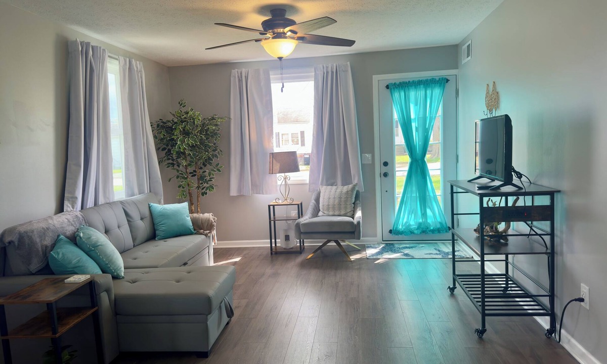 Vermilion Cottage | Newly renovated cottage just feet from the shore- pet friendly!
