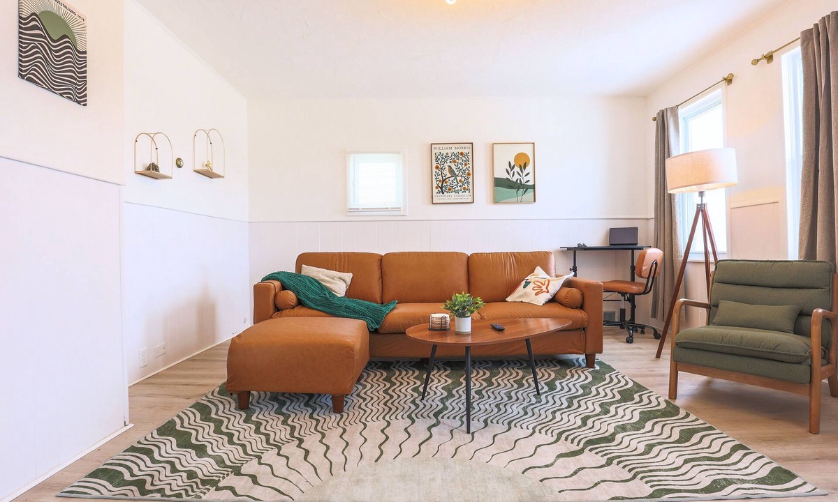 Cleveland Apartment | Newly Updated, Stylish Unit Close to the Lake&Hospitals