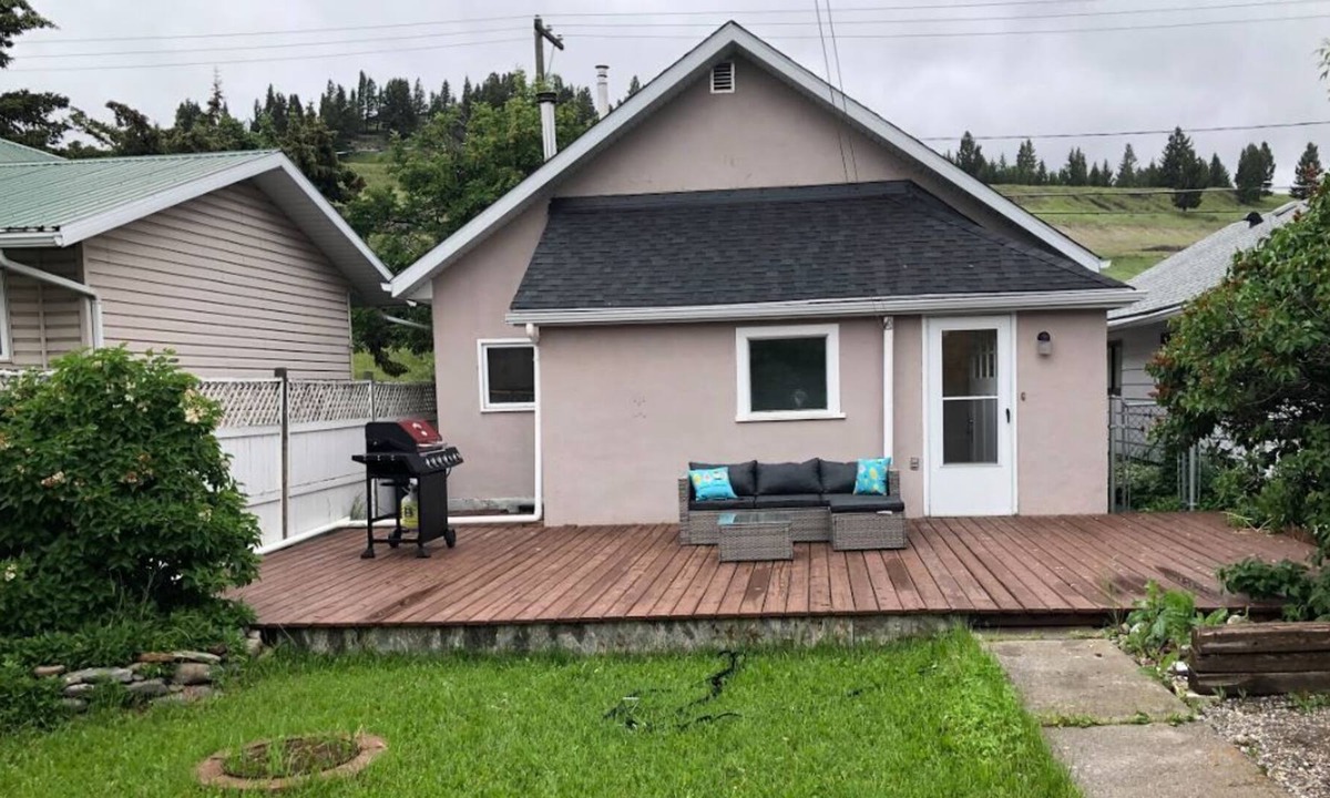 Coleman House | Nick's Place; Cozy Home with Hot Tub